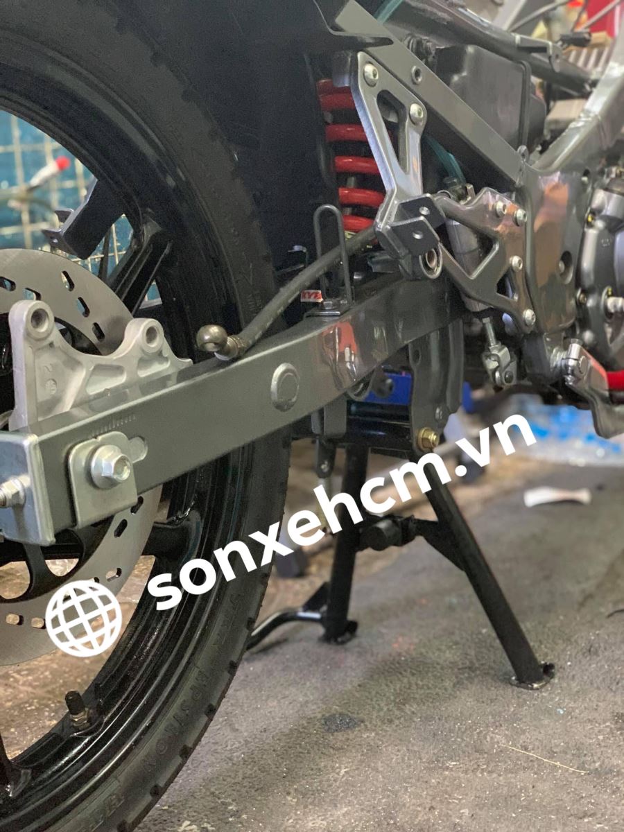 sơn dọn sườn xe sipo 1999